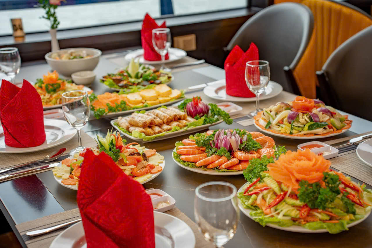 Halong Excursion Cruise Harmony Lunch